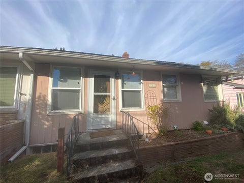 Photo of 702 N 117th Street, Seattle, WA 98133 (MLS # 2592801)