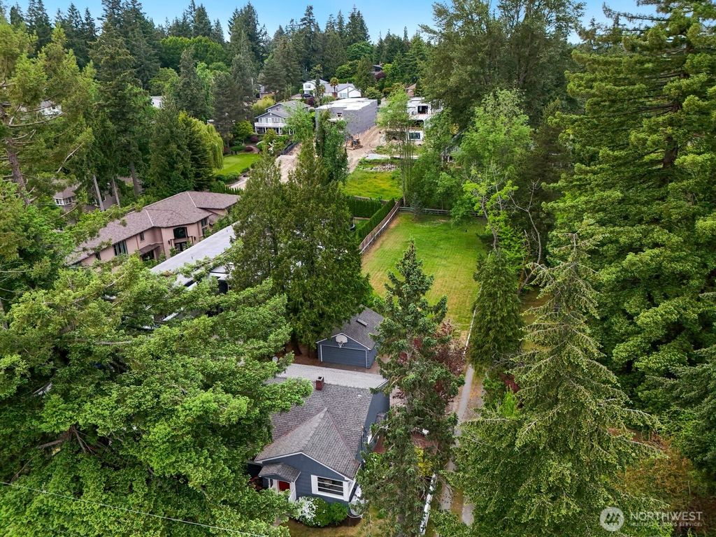 Photo of 7658 NE 12th Street, Medina, WA 98039 (MLS # 2531541)