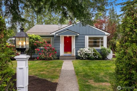 Photo of 7658 NE 12th Street, Medina, WA 98039 (MLS # 2531541)