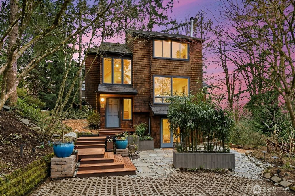 Photo of 373 Mount Defiance Circle SW, Issaquah, WA 98027 (MLS # 2488095)