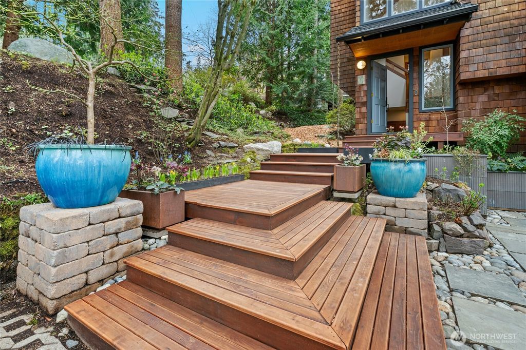 Photo of 373 Mount Defiance Circle SW, Issaquah, WA 98027 (MLS # 2488095)