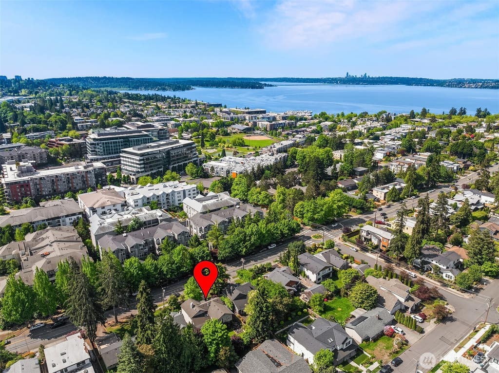 Photo of 524 7th Ave AVE, Kirkland, WA 98033 (MLS # 2558166)
