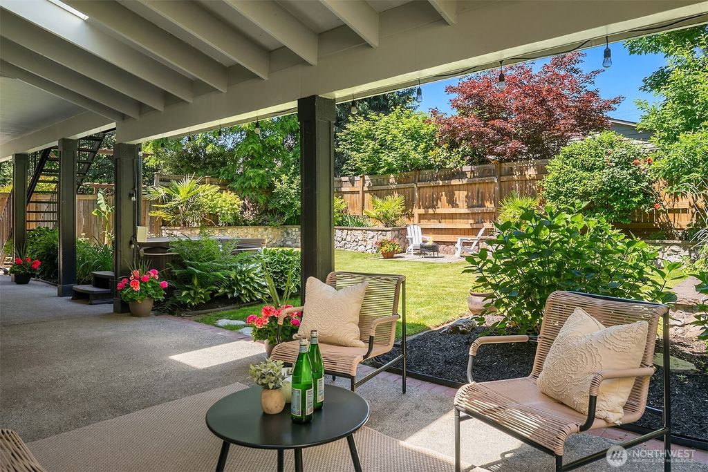 Photo of 524 7th Ave AVE, Kirkland, WA 98033 (MLS # 2558166)