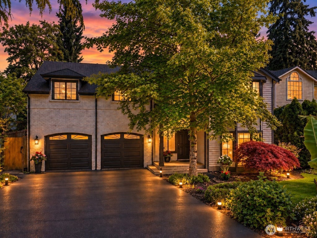 Photo of 524 7th Ave AVE, Kirkland, WA 98033 (MLS # 2558166)