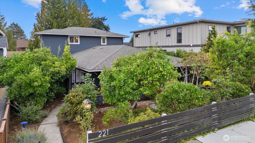 Photo of 221 8th Avenue W, Kirkland, WA 98033 (MLS # 2444084)