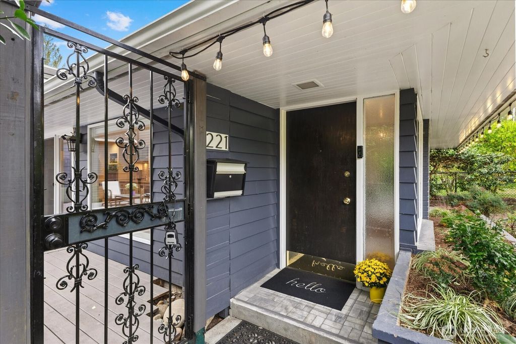 Photo of 221 8th Avenue W, Kirkland, WA 98033 (MLS # 2444084)