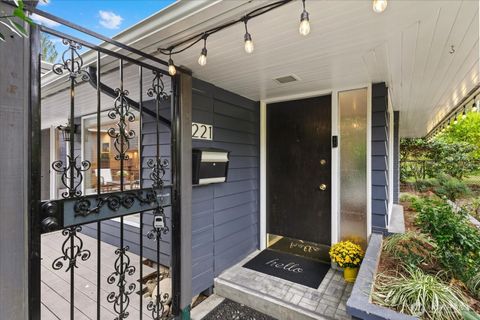 Photo of 221 8th Avenue W, Kirkland, WA 98033 (MLS # 2444084)