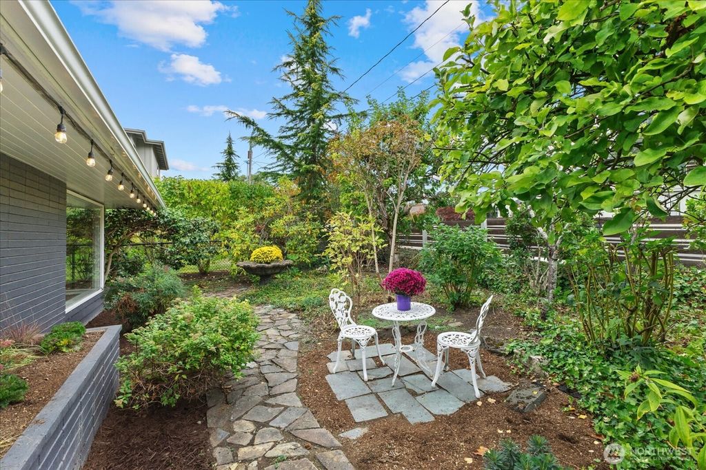 Photo of 221 8th Avenue W, Kirkland, WA 98033 (MLS # 2444084)