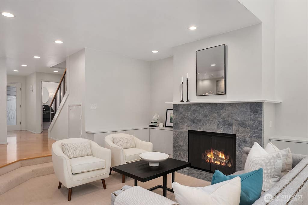 Photo of 10307 NE 19th Place #B3, Bellevue, WA 98004 (MLS # 2575099)