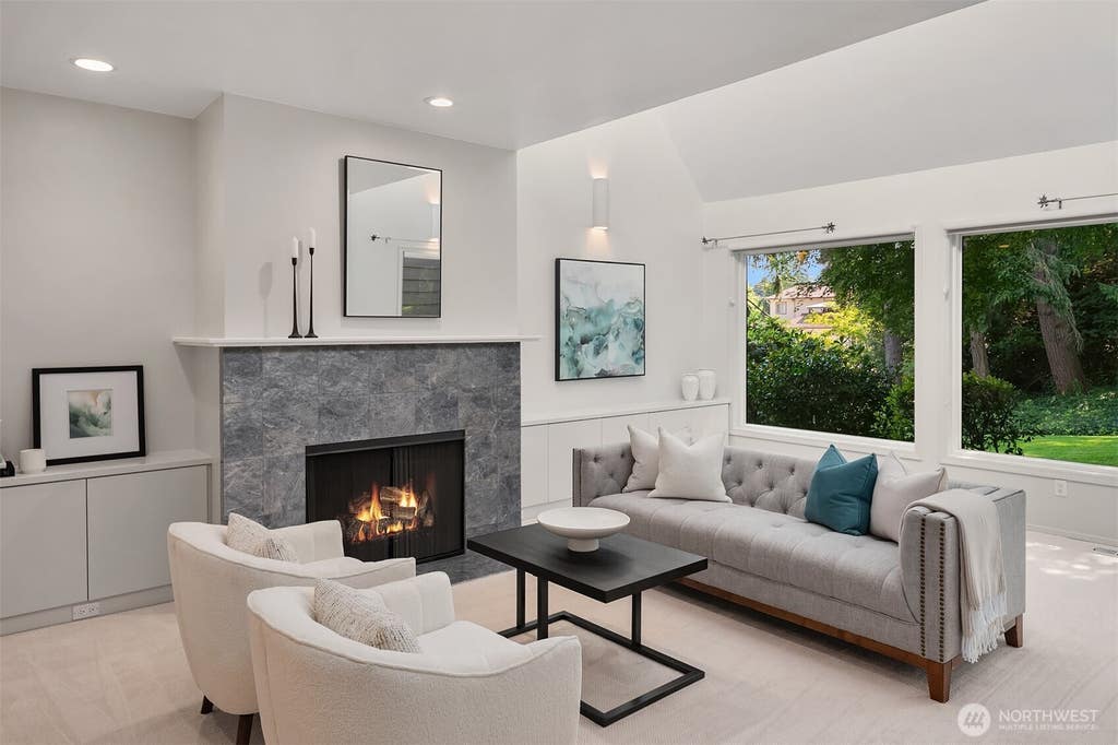 Photo of 10307 NE 19th Place #B3, Bellevue, WA 98004 (MLS # 2575099)