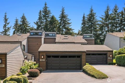 Photo of 10307 NE 19th Place #B3, Bellevue, WA 98004 (MLS # 2575099)