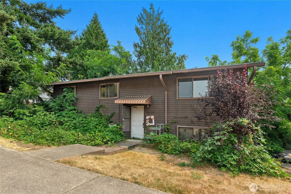 Photo of 1010 2nd Street, Kirkland, WA 98033 (MLS # 2550992)