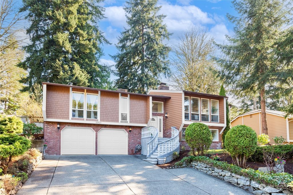 Photo of 15921 SE 46th Way, Bellevue, WA 98006 (MLS # 2216515)
