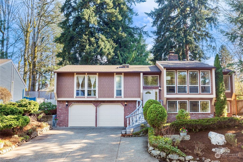Photo of 15921 SE 46th Way, Bellevue, WA 98006 (MLS # 2216515)