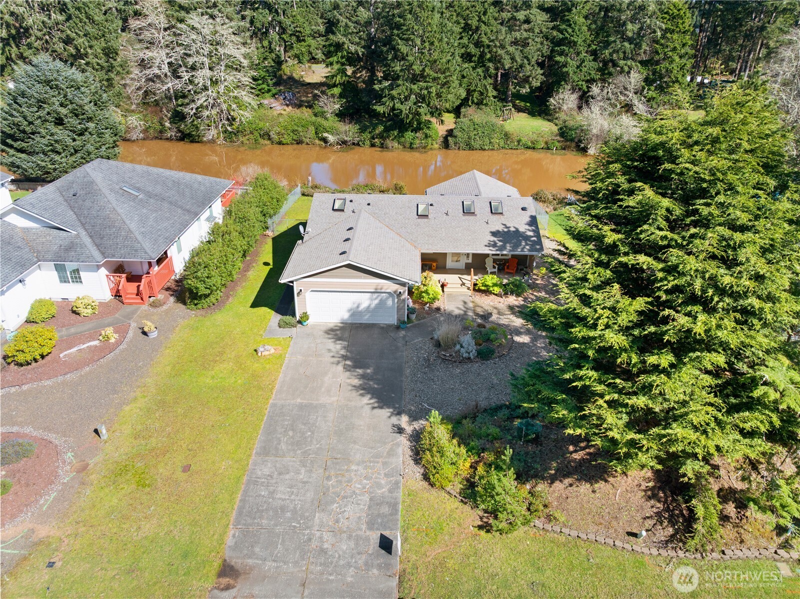 160 Dolphin Avenue NE