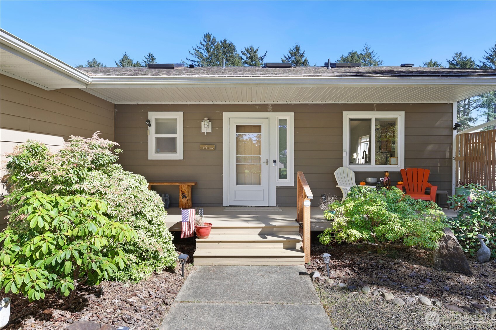 160 Dolphin Avenue NE