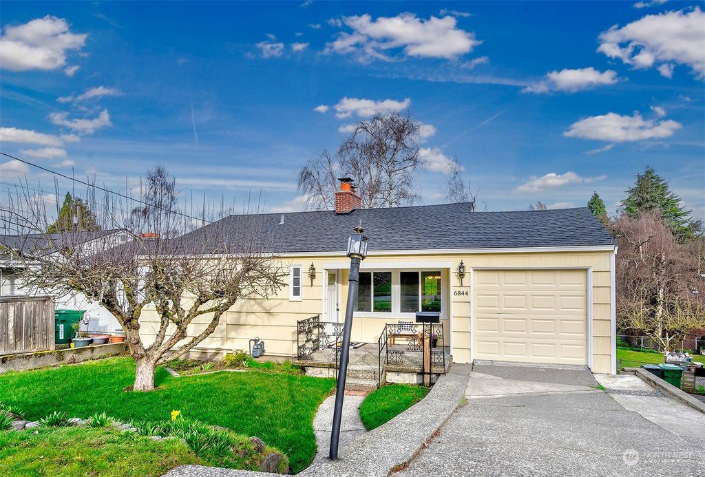 Photo of 6844 37th Avenue NE, Seattle, WA 98115 (MLS # 2205043)