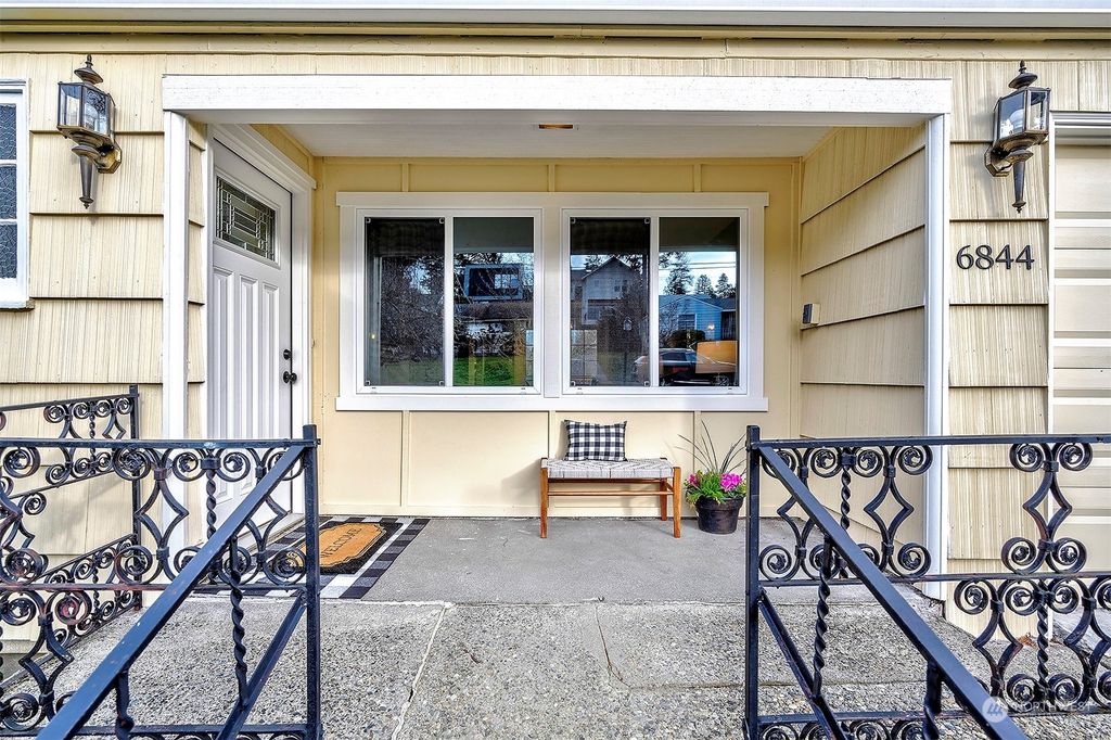 Photo of 6844 37th Avenue NE, Seattle, WA 98115 (MLS # 2205043)