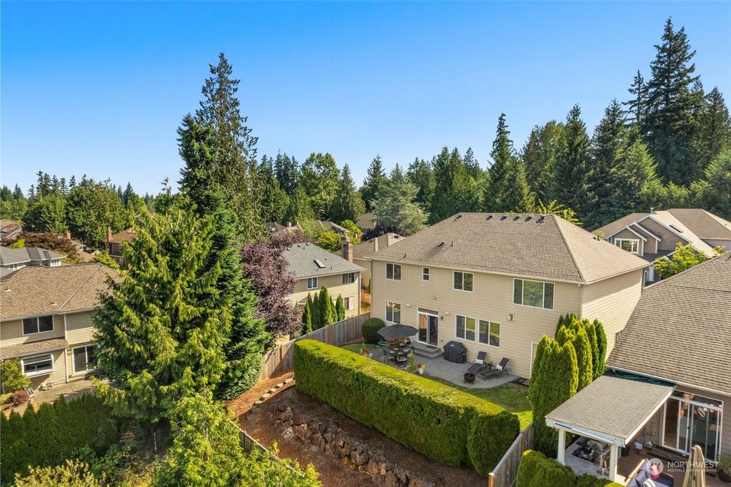 Photo of 24252 SE 47th Place, Sammamish, WA 98029 (MLS # 2142531)