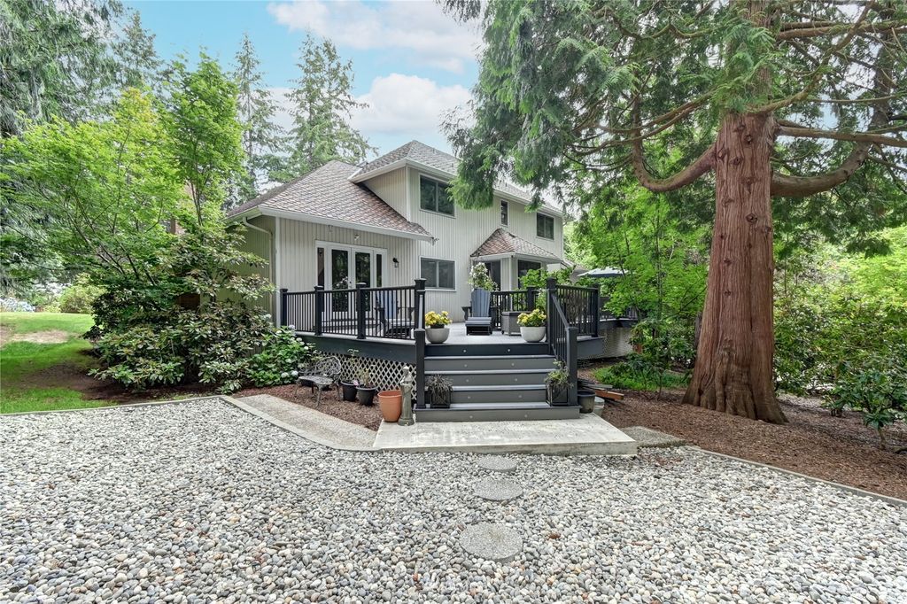 Photo of 3333 Sahalee Way NE, Sammamish, WA 98074 (MLS # 1949842)
