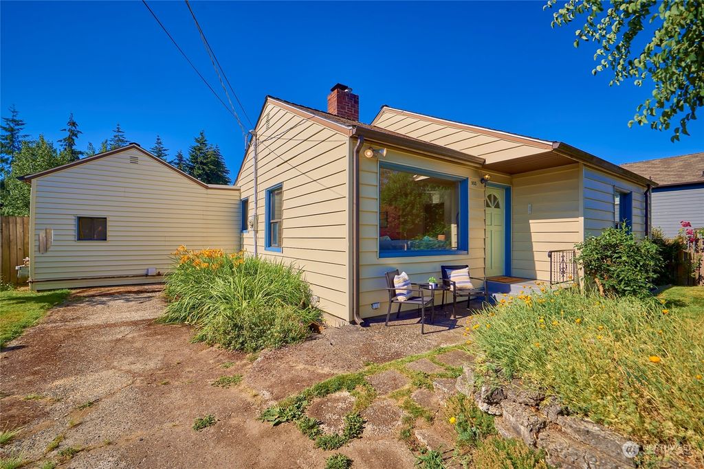 Photo of 905 NE 113th Street, Seattle, WA 98125 (MLS # 2263259)