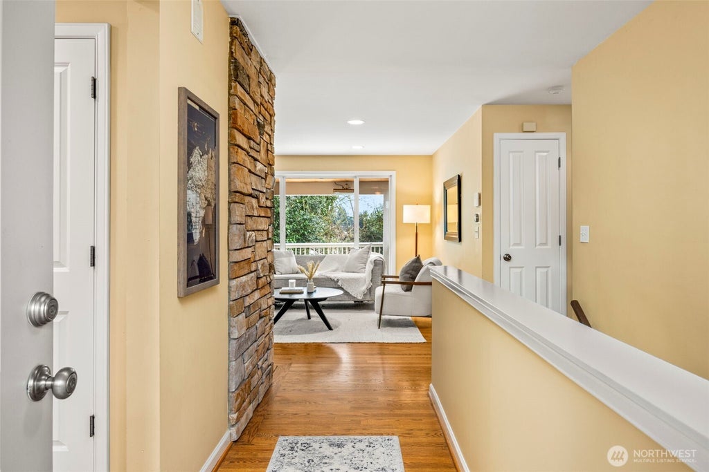 Photo of 231 105th Avenue SE, Bellevue, WA 98004 (MLS # 2583801)