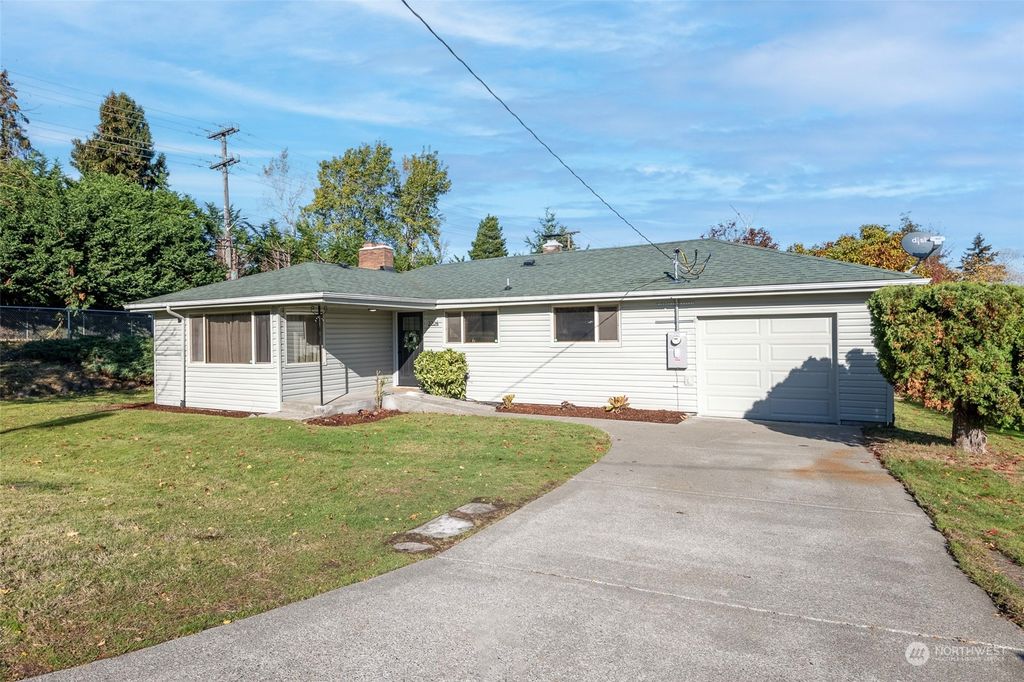 Photo of 2204 S 111th Place, Seattle, WA 98168 (MLS # 2309266)