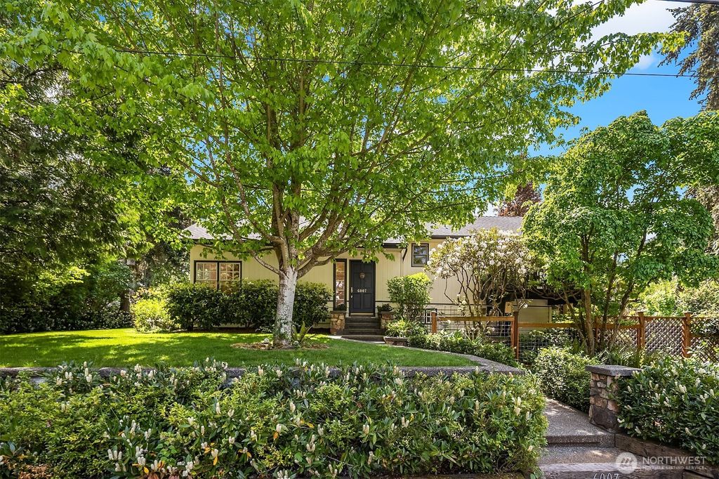 Photo of 6007 SE 22nd Street, Mercer Island, WA 98040 (MLS # 2518059)