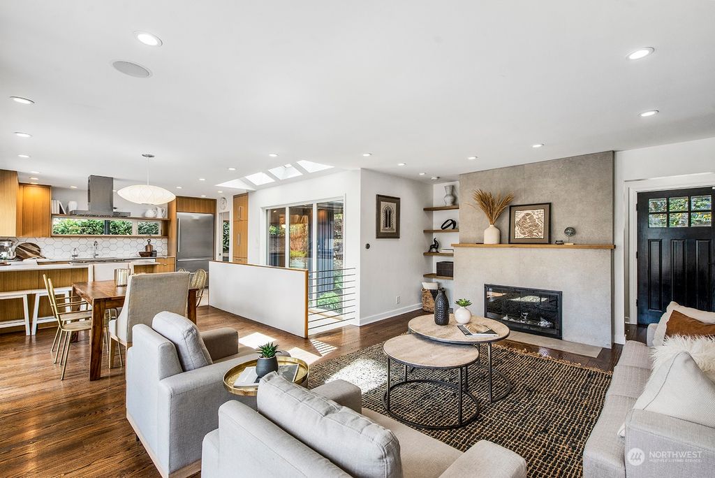 Photo of 12400 42nd Avenue NE, Seattle, WA 98125 (MLS # 2057309)