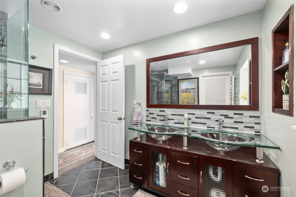 listing image 9361835910749752418