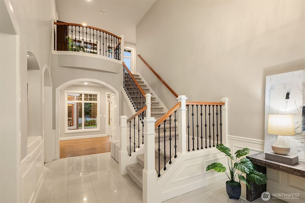 Photo of 510 215th Court SE, Sammamish, WA 98074 (MLS # 2483434)