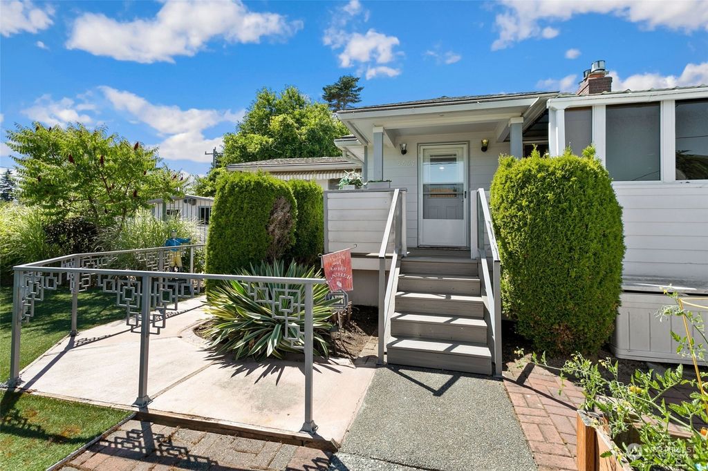 Photo of 9657 18th Avenue SW, Seattle, WA 98106 (MLS # 2191026)