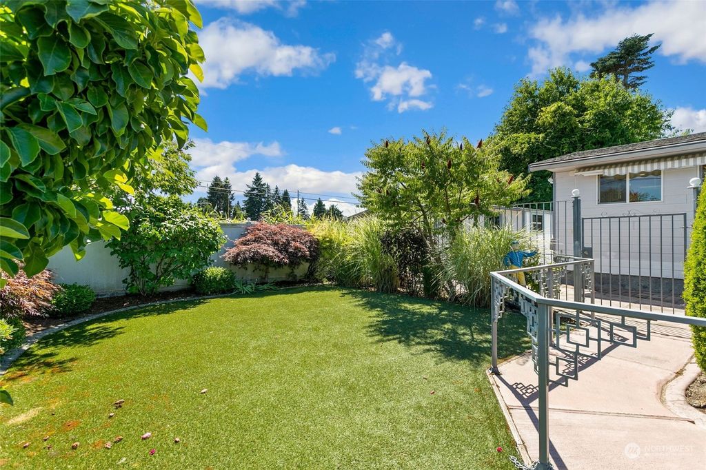 Photo of 9657 18th Avenue SW, Seattle, WA 98106 (MLS # 2191026)