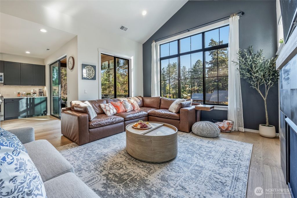 Photo of 408 W 6th Street #4, Cle Elum, WA 98922 (MLS # 2512483)