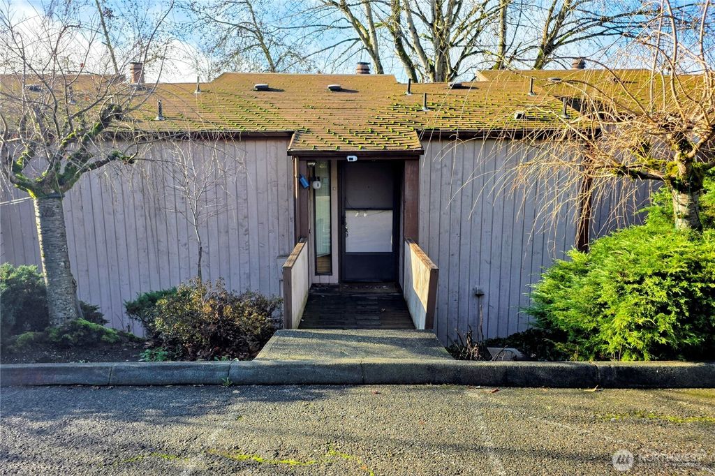Photo of 12421 74th Lane #18, Seattle, WA 98178 (MLS # 2466541)