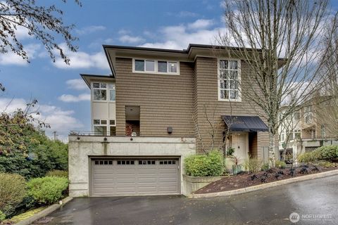 Photo of 8627 112th Lane NE, Kirkland, WA 98033 (MLS # 2466808)