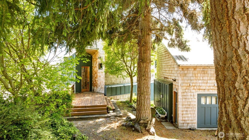 1060 Halsey Drive