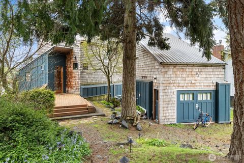 Photo of 1060 Halsey Drive, Coupeville, WA 98239 (MLS # 2513194)
