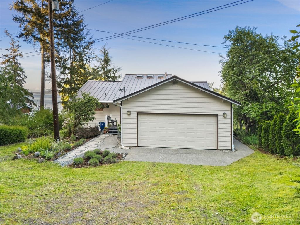 Photo of 31698 Sunrise Beach Court NE, Kingston, WA 98346 (MLS # 2518309)