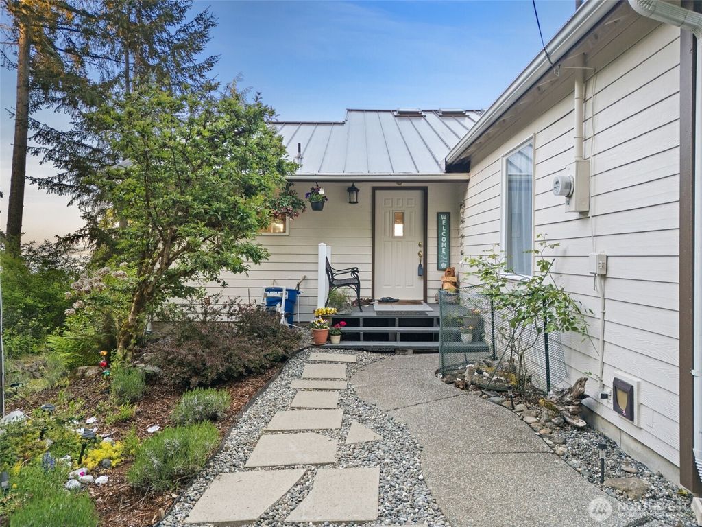 Photo of 31698 Sunrise Beach Court NE, Kingston, WA 98346 (MLS # 2518309)