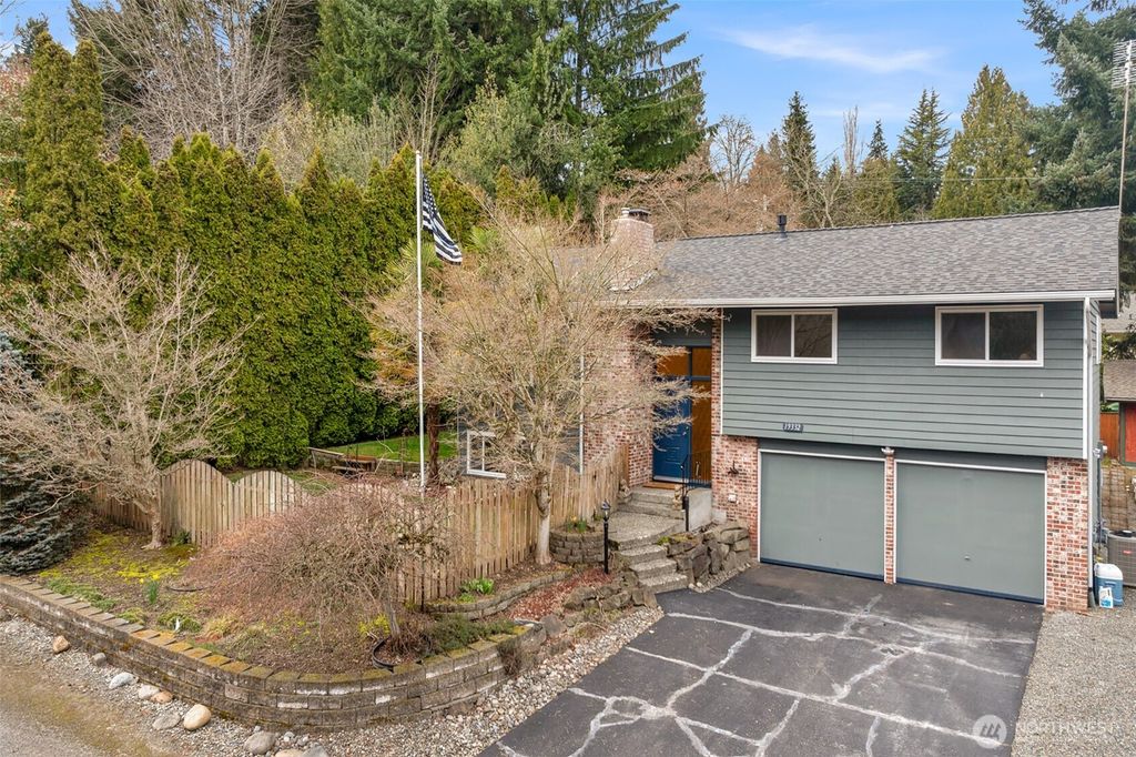 Photo of 19332 53rd Avenue NE, Lake Forest Park, WA 98155 (MLS # 2487987)