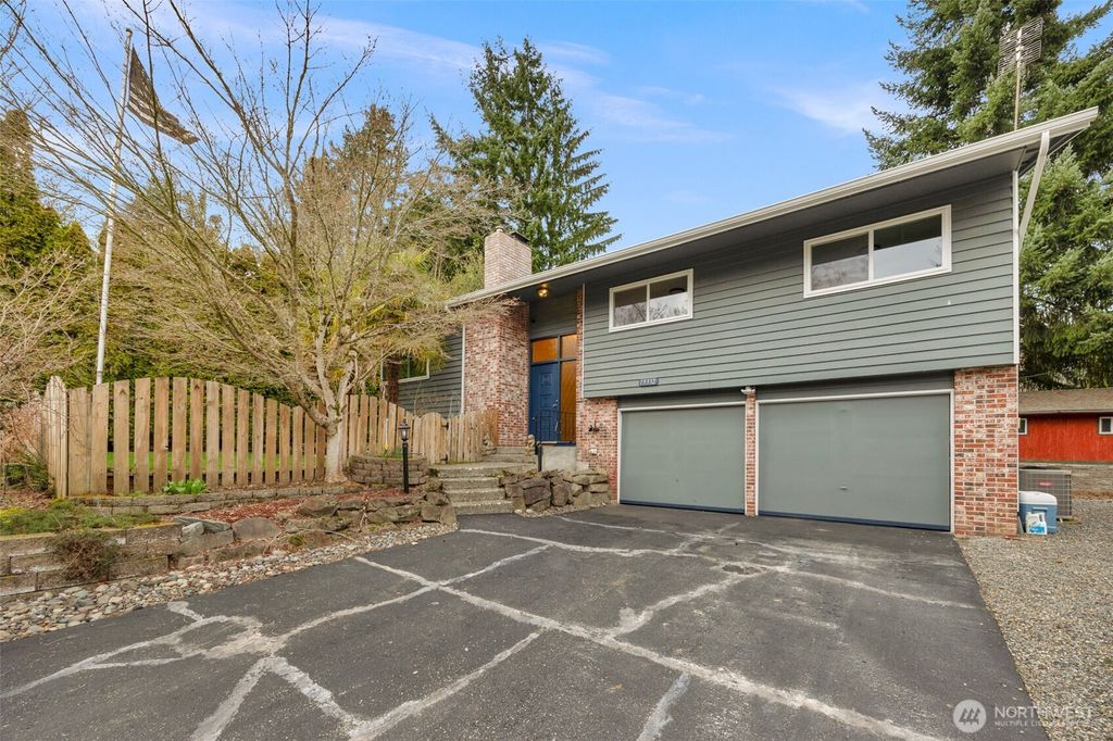 Photo of 19332 53rd Avenue NE, Lake Forest Park, WA 98155 (MLS # 2487987)