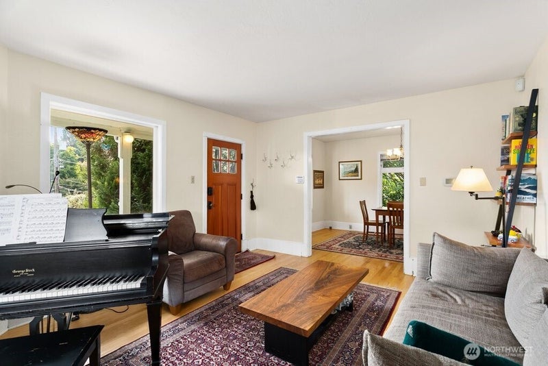 2112 NE 55th Street