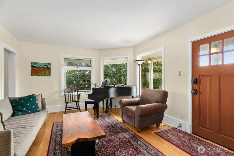 2112 NE 55th Street