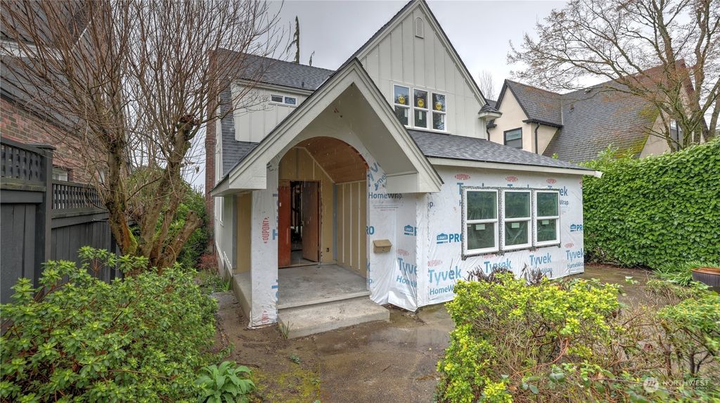 Photo of 3543 46th Avenue NE, Seattle, WA 98105 (MLS # 2313434)