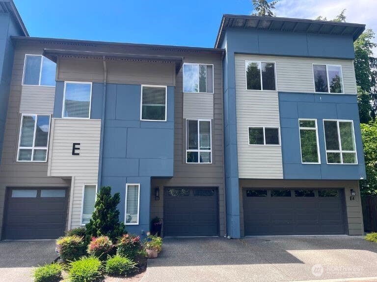 Photo of 16201 Meadow Road #E4, Lynnwood, WA 98087 (MLS # 2550327)