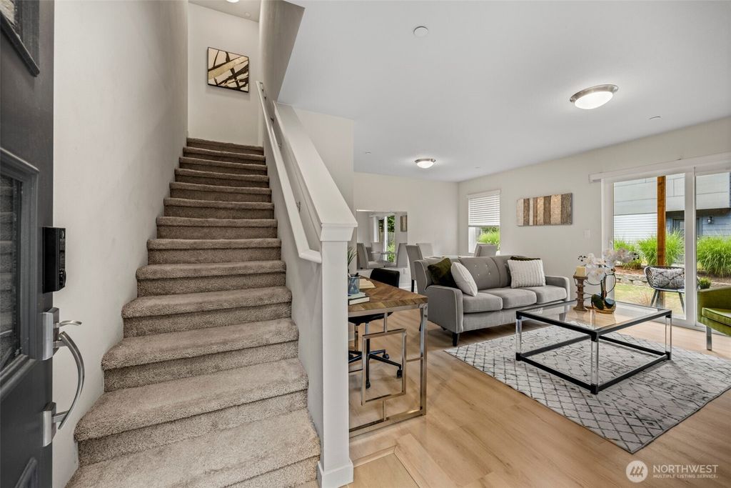 Photo of 16201 Meadow Road #E4, Lynnwood, WA 98087 (MLS # 2550327)