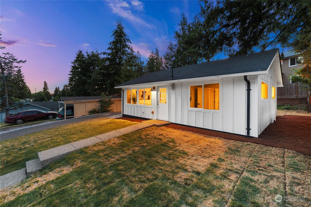 Photo of 3600 NE 7th Place, Renton, WA 98056 (MLS # 2263683)