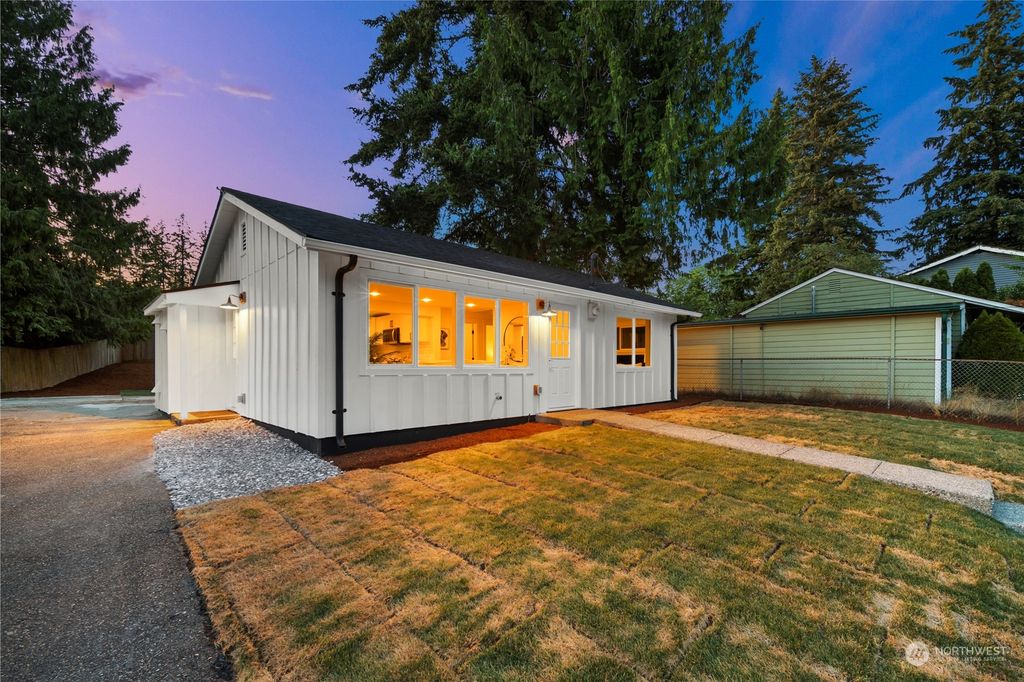 Photo of 3600 NE 7th Place, Renton, WA 98056 (MLS # 2263683)