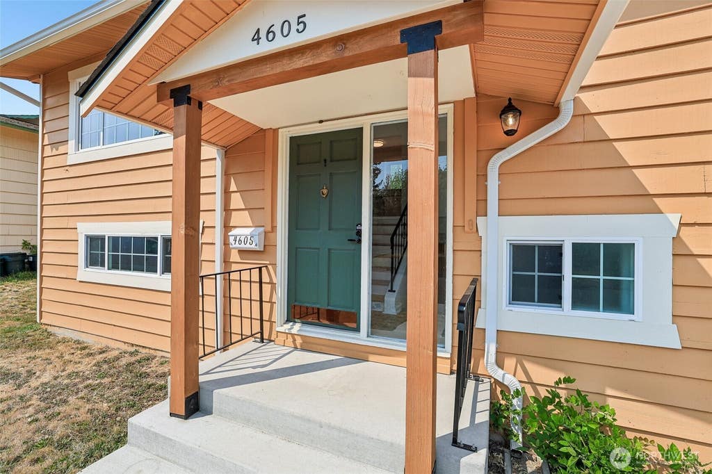 Photo of 4605 224th Place SW, Mountlake Terrace, WA 98043 (MLS # 2568575)